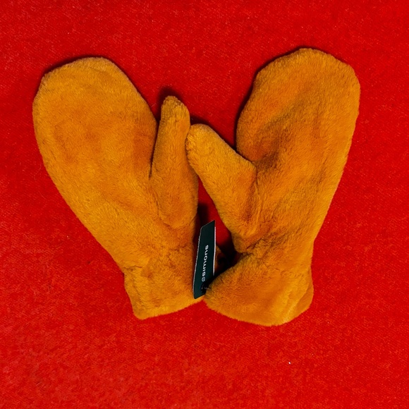 Golden yellow ultra-soft warm fuzzy mittens NWT - Picture 2 of 8